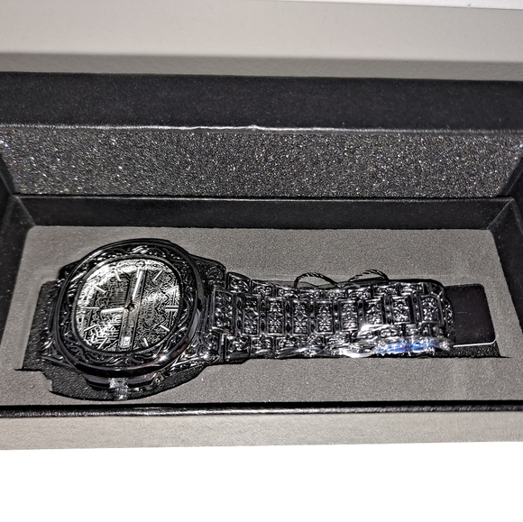 ONOLA Classic Watch - Picture 3 of 4